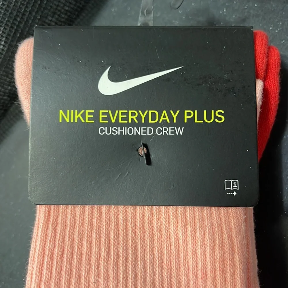 Nike Everyday Plus Cushioned
Multi-Color
Size L
Crew Socks (2 Pairs)
DH6096-902 - Picture 8 of 15